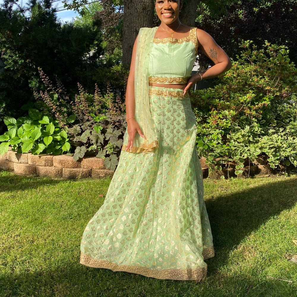 selling this lehenga. worn ONCE